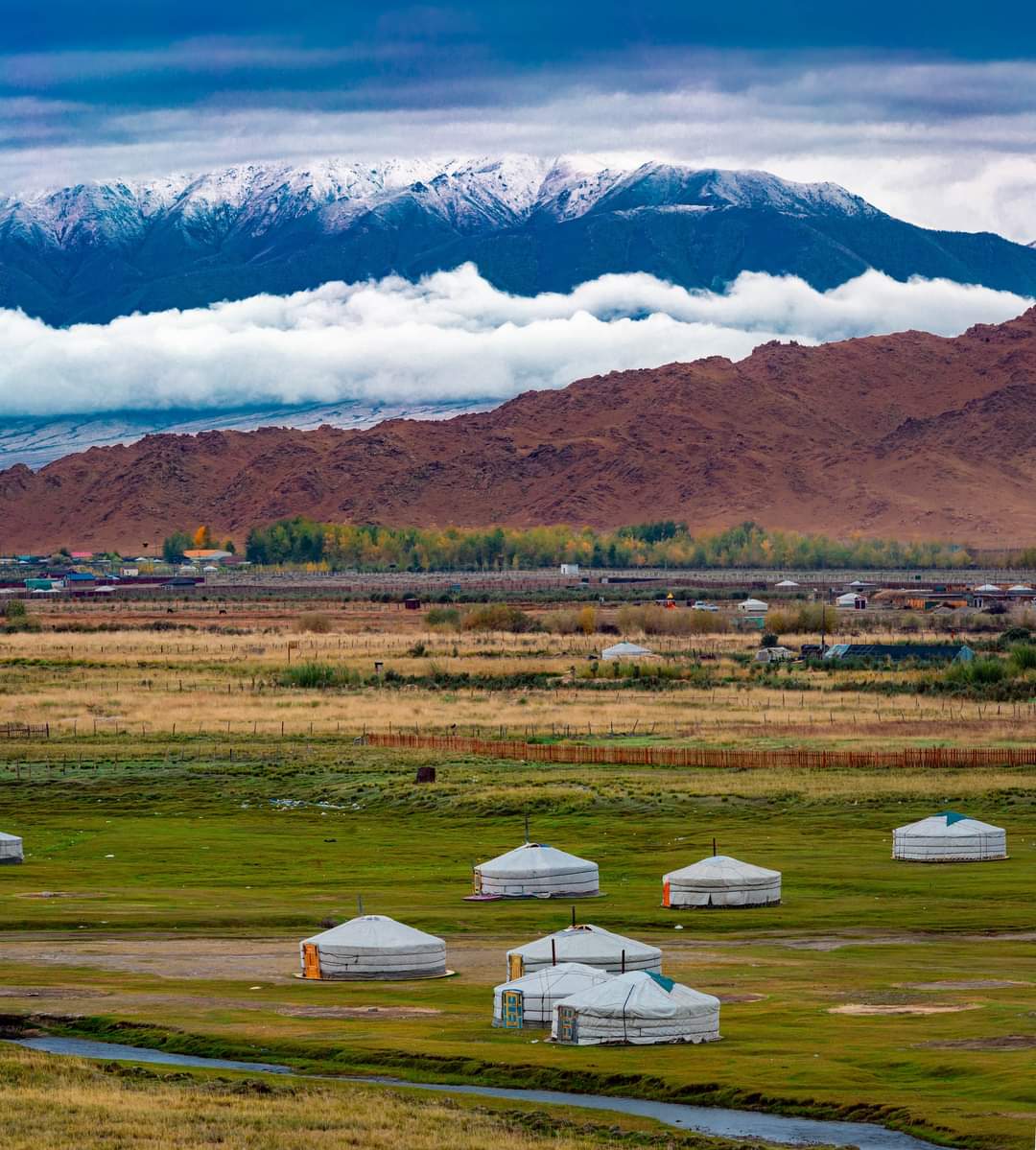 Увсын намар иймэрхүү л байна.