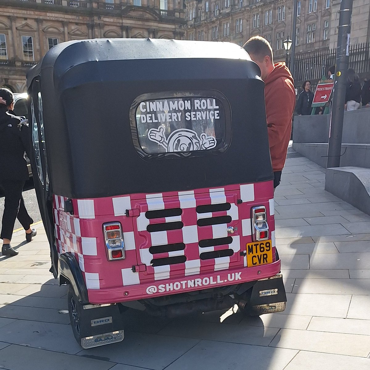 TomGS1's tweet image. Why is Connor suddenly sweating?