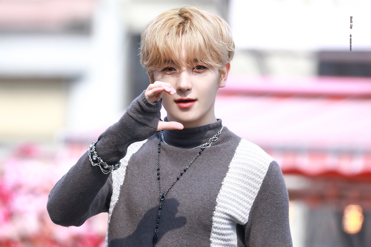 230304  #더보이즈 #현재 #HYUNJAE

#이재현_너의_스물여덟도_하트해
#LOVE_FOR_MY_HYUN