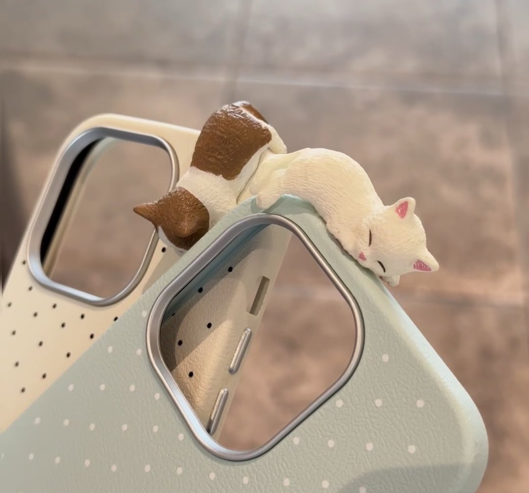 sasisbysi's tweet image. ไอ่น้องแมววว;—; แงงน่ารักเกินไปมากกมีแมวเกาะอยู่ที่ขอบเคสโทรศัพท์ด้วยย 159 บาทเต้าอั้นน🐈🌟