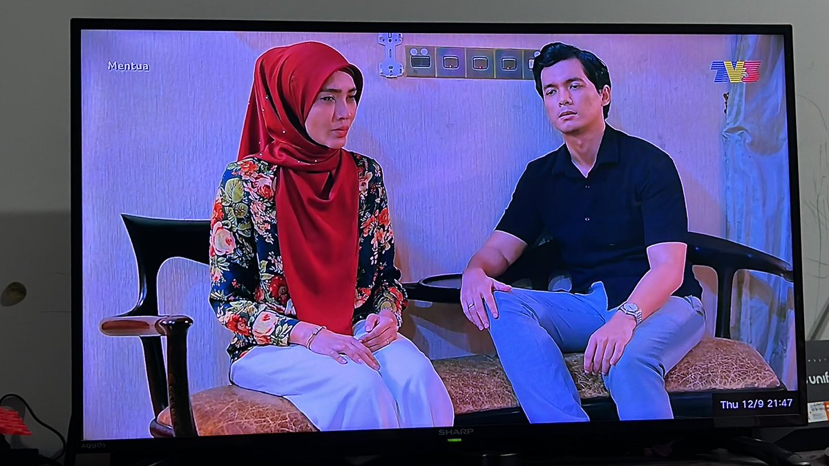 stressnyaaaaaa dua2 bangang camni. 

emilia - plis blah 
amir - teruskan jd bodo 

#akuterkesanbetuldgnciterni
hahahahahahhahahahhaha