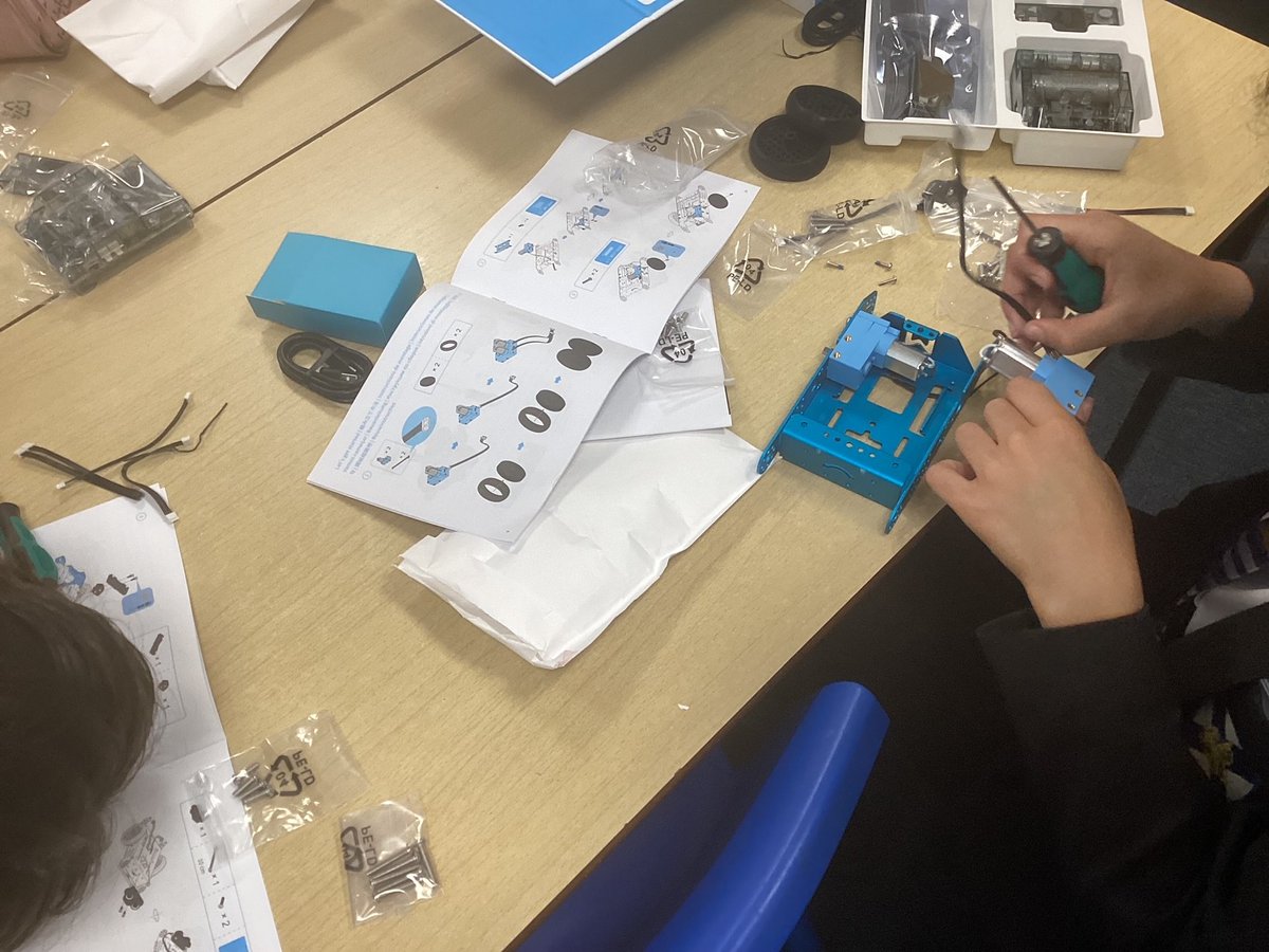 New girls coding club <a href="/WalesHigh/">Wales High School</a> every Wednesday lunchtime. Come along and have a go at building and programming robots. <a href="/WHS_STEMCLUB/">WHS STEM</a> <a href="/WeAreComputing/">National Centre for Computing Education</a> #IBelong