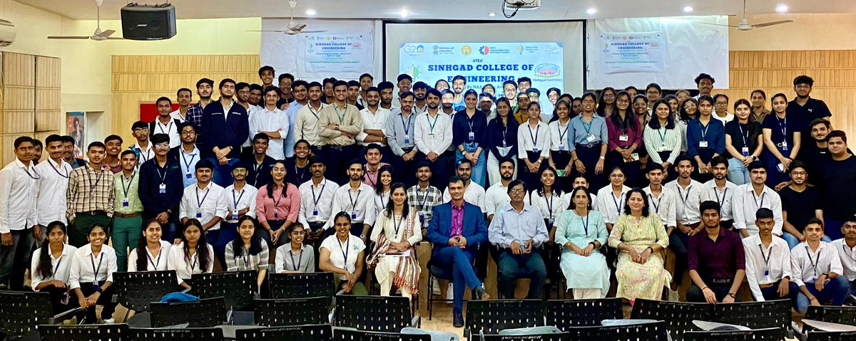 BholaneShashank's tweet photo. Sinhgad College of Engineering concluded its Internal Hackathon for #SIH2024! 240 students showcased innovative solutions across 18 themes. 🚀 A great learning experience! #Innovation #Hackathon #StudentTalent #smartindiahackathon2024 https://t.co/31FioE5rqp