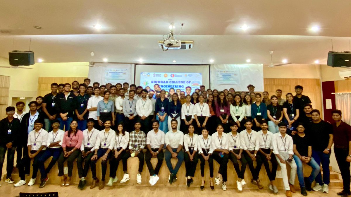 BholaneShashank's tweet photo. Sinhgad College of Engineering concluded its Internal Hackathon for #SIH2024! 240 students showcased innovative solutions across 18 themes. 🚀 A great learning experience! #Innovation #Hackathon #StudentTalent #smartindiahackathon2024 https://t.co/31FioE5rqp