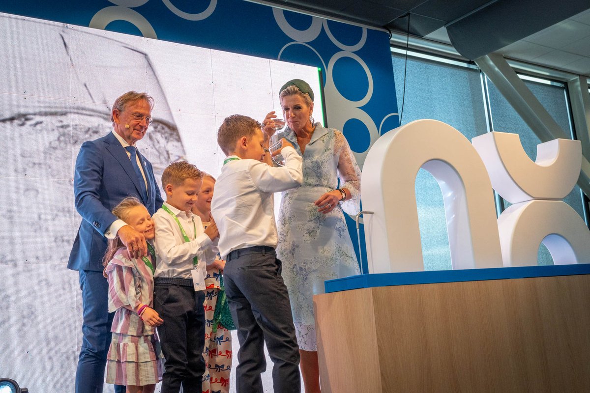 AEDyR_es's tweet photo. Nuestra asociada #NXFiltration celebra la inauguración de su nueva fábrica de membranas de nanofiltración de fibra hueca en la ciudad de Hengelo, al este de los Países Bajos, con su Majestad la Reina Máxima
https://t.co/8ezNAKX4cl https://t.co/zvpYcjOfUM