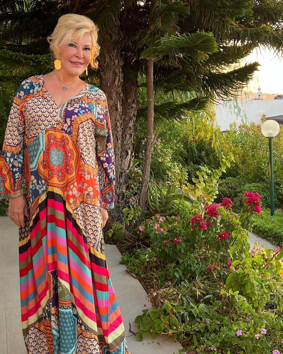 İyi ki doğdunuz değerli sanat danışmanımız, sevgili yol arkadaşımız 💐Doğum gününüz kutlu olsun 🎶🎶
<a href="/gulsinonay/">Gulsin Onay</a>