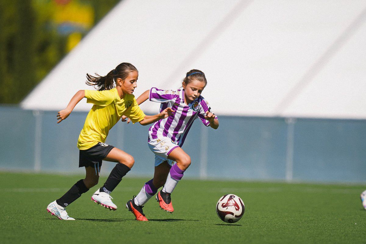RVfemenino's tweet photo. 💜🌱 Primeras pruebas de pretemporada para nuestras peques.

Gracias al @cdsalamancaff por su visita a los Anexos 🤗

#pucela #RVFemenino https://t.co/KTYzksdn44