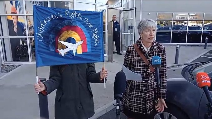 At Ryanair AGM today - <a href="/Ryanair/">Ryanair</a>  is ignoring and denying the climate crisis and the effects of ever growing flights on our children's future.  Our letter to Ryanair: bit.ly/ryanairagm