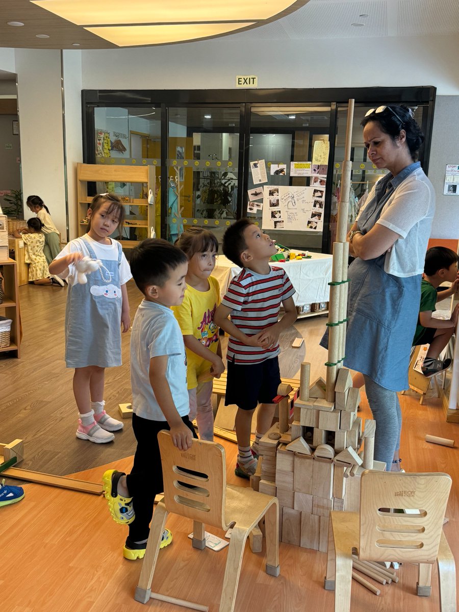 shemogani's tweet image. Is it taller than the teacher?
🤔How can I make a tower that is taller than the teacher? #inquiry #pypchat
🤔How can we measure the height of the tower?
Exploring #design, #measurement #tools #balance in K2 @NISChina shemo.edublogs.org/2024/09/10/tal…