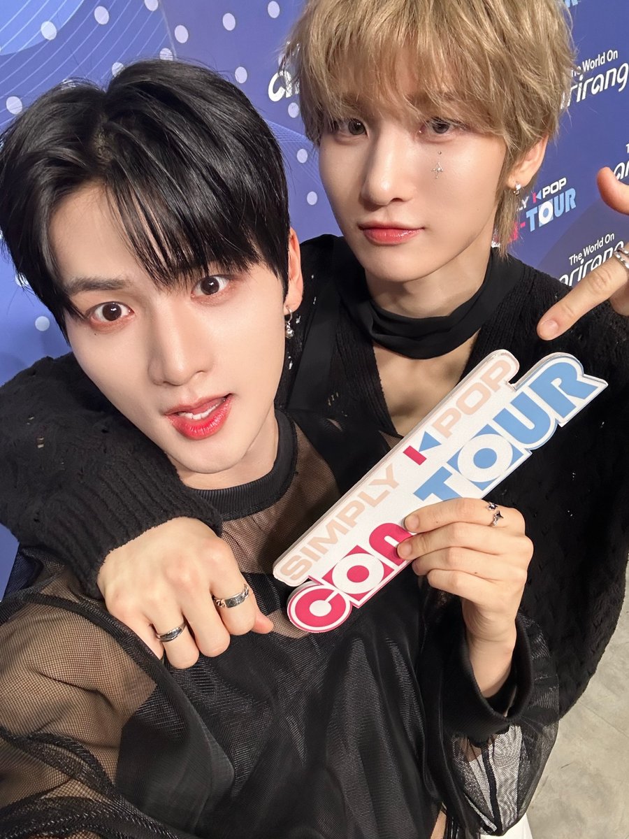 _Simplykpop's tweet image. 🤍 나우어데이즈 🤍 좋으면 만세 이런 말 왜 하는 거임?
심플리 그럼 어떡하라고 🤦🏻‍♀️ 계속 손들고 있어야 돼?
심플리 그럼 아무것도 못해 🥺
심플리 그럼 계속 🙌🏻 만세하고 있어야 되는 거야?
그럼 밥도 못 먹고 화장실도 못 가고 🤯

#NOWADAYS #나우어데이즈 #Why_Not
#SimplyCONTOUR #심플리케이팝