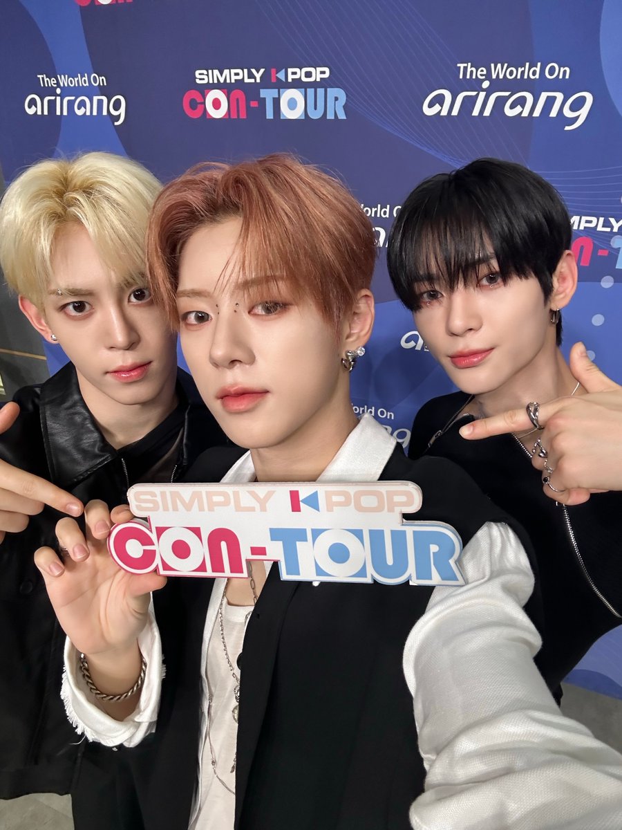 _Simplykpop's tweet image. 🤍 나우어데이즈 🤍 좋으면 만세 이런 말 왜 하는 거임?
심플리 그럼 어떡하라고 🤦🏻‍♀️ 계속 손들고 있어야 돼?
심플리 그럼 아무것도 못해 🥺
심플리 그럼 계속 🙌🏻 만세하고 있어야 되는 거야?
그럼 밥도 못 먹고 화장실도 못 가고 🤯

#NOWADAYS #나우어데이즈 #Why_Not
#SimplyCONTOUR #심플리케이팝