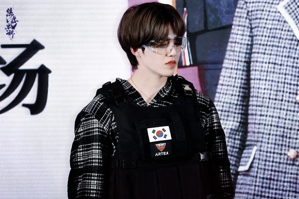 🥽🍒
240911
#세븐틴 #SEVENTEEN #최승철 #승철 #에스쿱스 #svt #SCOUPS