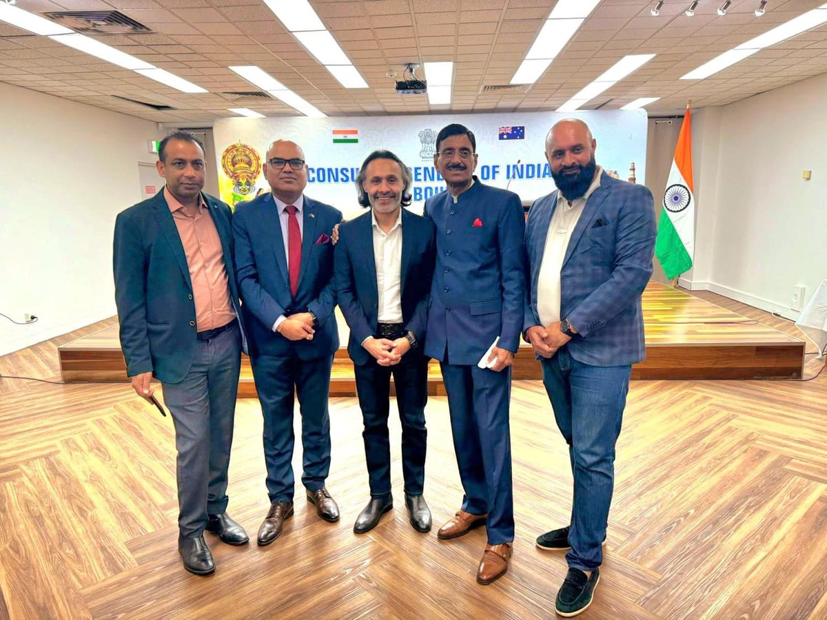 sunnyduggalmelb's tweet photo. Honored to meet Hon. @SethSanjayMP #MinisterofStateforDefence,  @DefenceMinistr2 at the @cgimelbourne Indian Consulate in Melbourne. His insights on India’s global achievements under PM Modi’s leadership, from vaccines to defense, were inspiring. Thanks to Consul General Dr. #SushilKumar for connecting the Indian diaspora. 🇮🇳 #Leadership #Defense #ArmsExpo #IndianDiaspora #PMModi #ProudToBeIndian  @MEAIndia @SpokespersonMoD