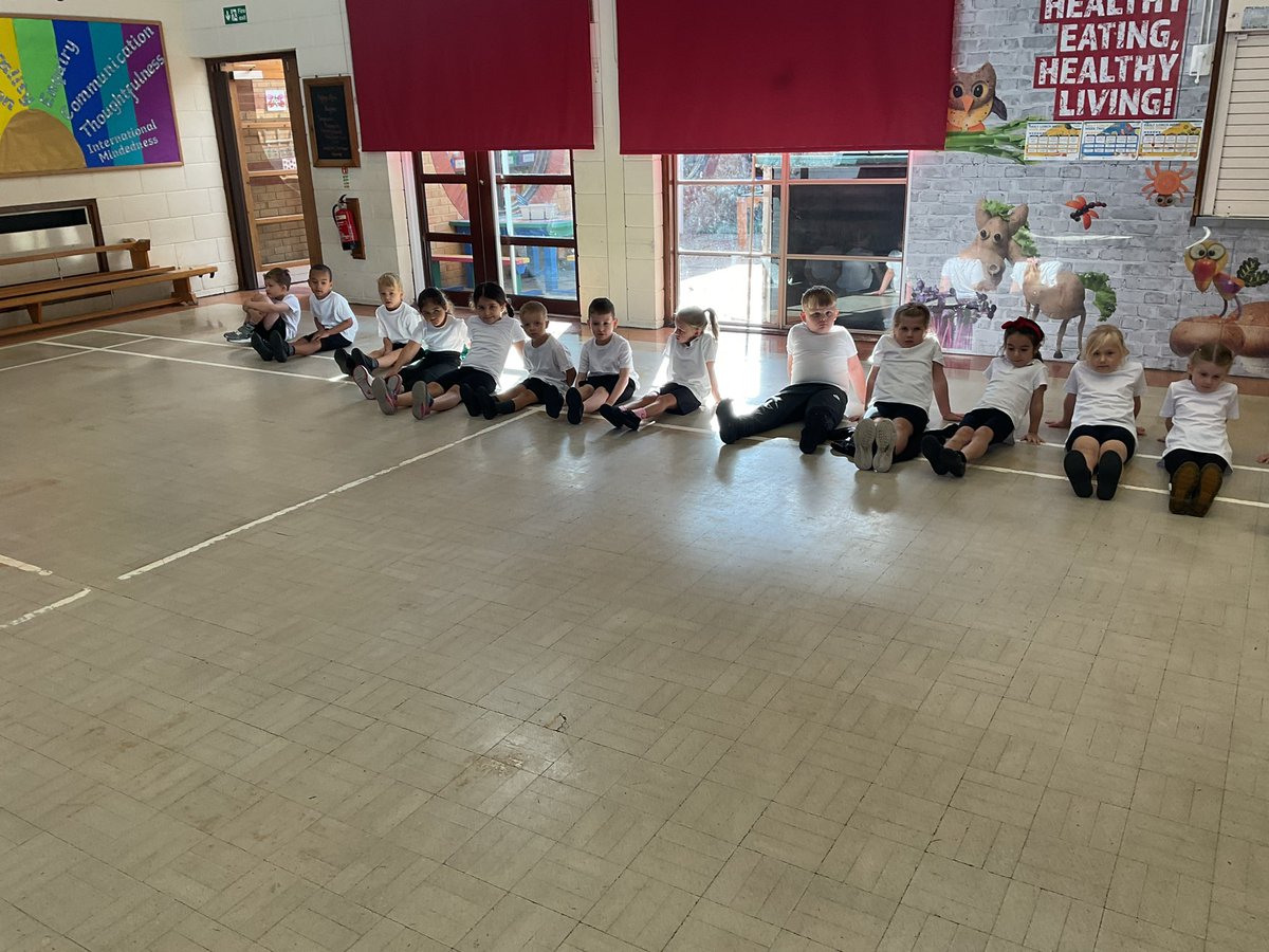 Our first PE lesson in Year 1! Please could you ensure all PE kit and school uniform are named to ensure all children get the correct uniform back. Thank you 😄 <a href="/BoothferryPS/">Boothferry Primary #weareBoothferry</a> <a href="/mrsgrassby/">Joelene Grassby</a> <a href="/MrsGibbins/">Mrs Gibbins</a>