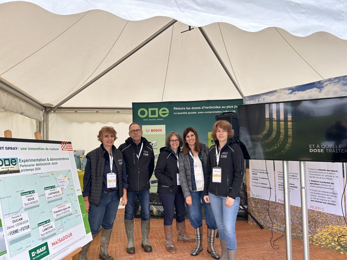 BASF_Agro_FR's tweet photo. [AGENDA]

En direct de la Ferme du Futur ! 📸

Nos équipes sont prêtes à vous accueillir à Carcarès-Sainte-Croix (40) pour vous présenter nos nouvelles solutions, dont ONE SMART SPRAY, système de pulvérisation intelligente, en partenariat avec le @Maisadour.

#WeAreBASF #BASFAgro #FermeDuFutur #Innovation #Pulvérisation