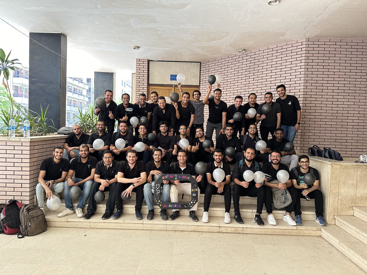 Ahmedhu35066698's tweet image. #section2
#men2inblack
#med60graduationvibes
#Med60InScrubs