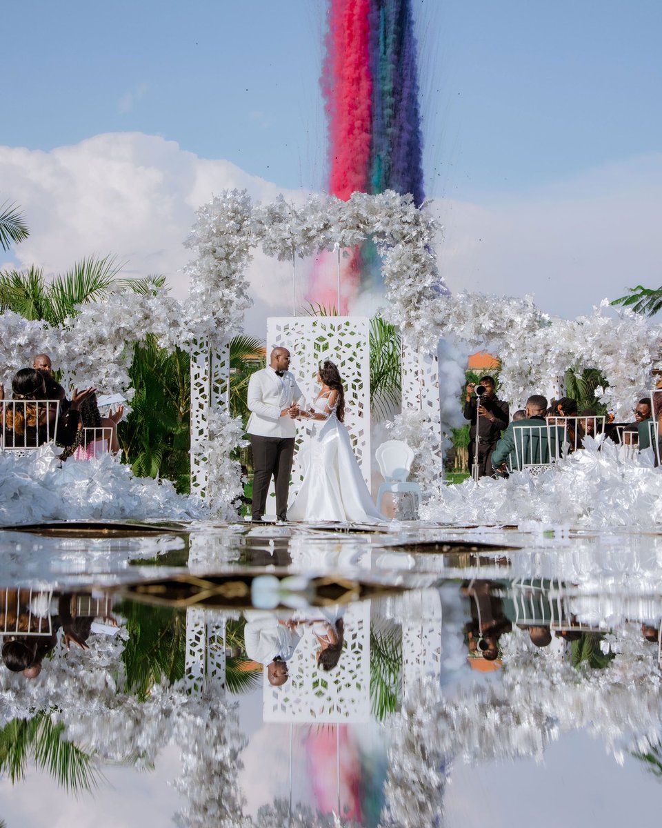 fairytalewed256's tweet photo. BEAUTY UNMATCHED🥳🥳
@tonnympagim X @vyaalexis

@1608NicheEvents 
@LarryCasual1 
@CareZziwa 
@dynamic_wedding 
@fairytalewed256

#tonnywedsvya #thefairytalewedding #dynamicweddingphotography https://t.co/sUSuhm5Lg7