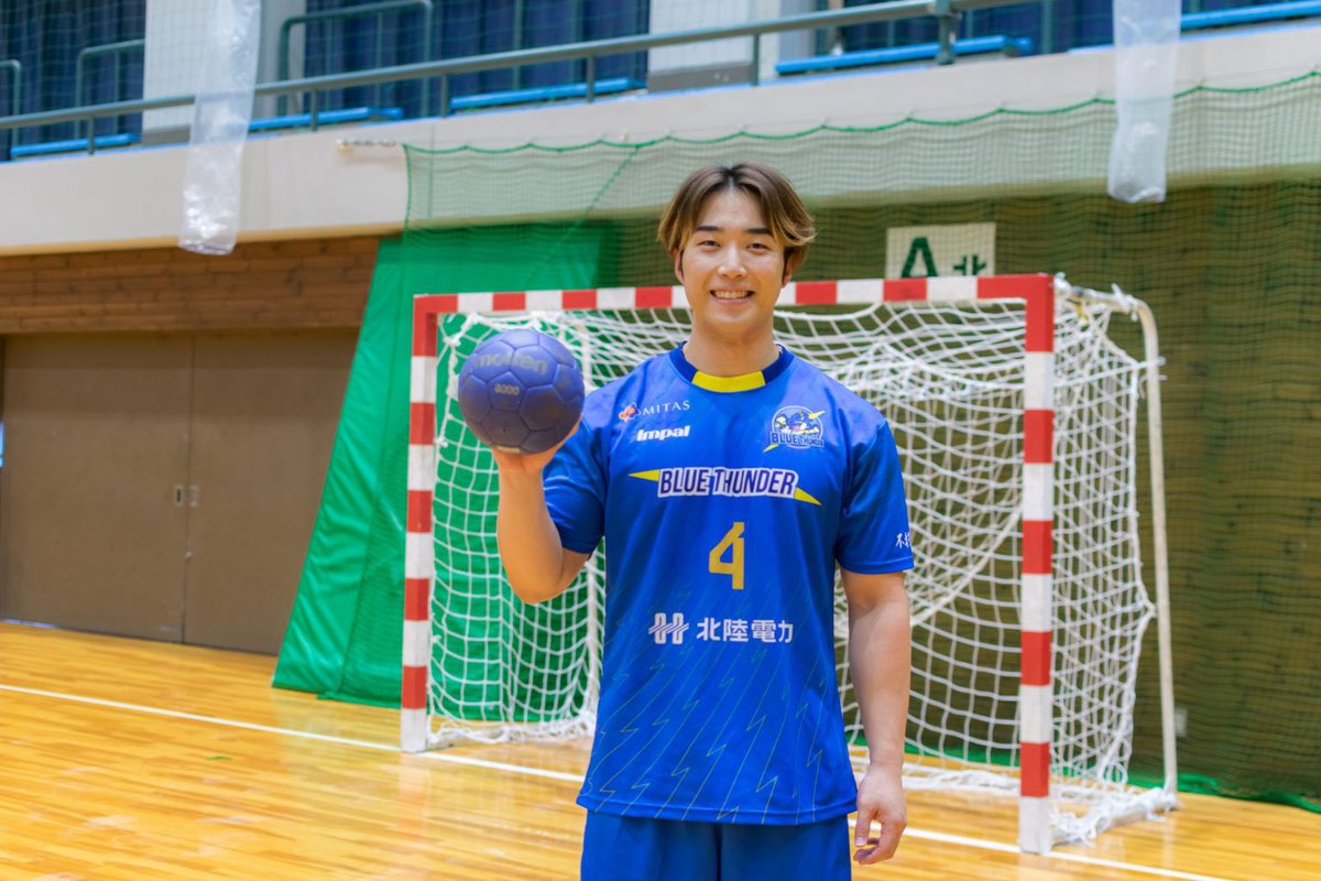 fu_ei_bluethun's tweet photo. 【メディア情報📣】

はぴりゅうスポマガで、朝野キャプテンのインタビュー記事が掲載されました！

リーグへの意気込みやキャプテンの心境などを語っています！

是非ご覧ください！

記事はこちらから
↓↓↓
https://t.co/Z5BY5EAOIu https://t.co/LLJvMZE85R