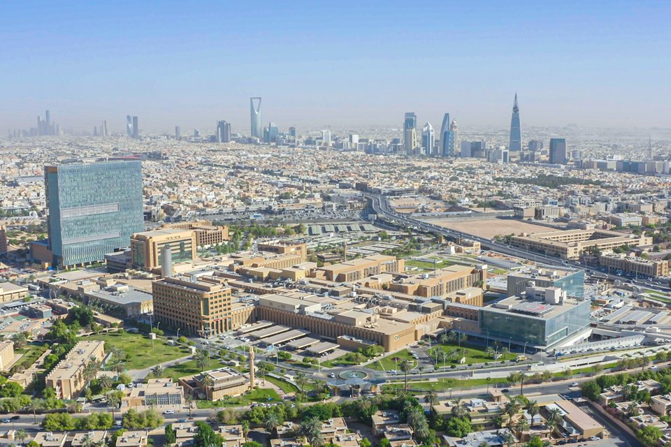 SaudiProject's tweet photo. مستشفى الملك فيصل التخصصي ينجح في إجراء أول عملية زراعة قلب كاملة بالروبوت في العالم، لمريض يبلغ من العمر 16 عامًا، عانى من فشل القلب من الدرجة الرابعة، حيث استغرقت العملية ثلاث ساعات، وتأتي الخطوة ضمن جهود المستشفى لتبني أحدث التقنيات الطبية، وتحسين رعاية المرضى https://t.co/i1tVno0a3s