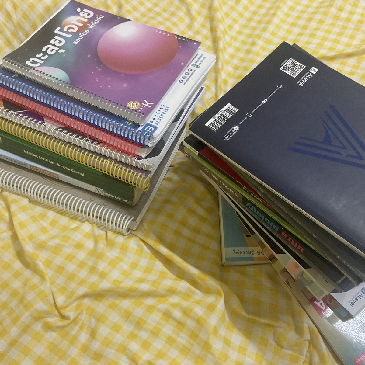 sunflowerbmtn's tweet photo. ส่งต่อหนังสือเตรียมสอบค่ะ สอบติดแล้วพึ่งมีเวลากลับมาเคลียร์เยอะมาก เน้นหมดค่ะ ขายถูกๆ ส่งต่อให้รุ่นน้อง ค่าส่งตามจริง 🥹
#dek68 #dek69 #dek70 #Alevel68 #เด็กซิ่ว https://t.co/h12ehdanxi