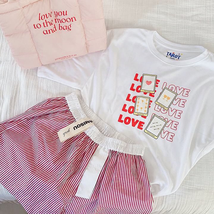 tarottwistth's tweet photo. รีวิวเสื้อจากคนใส่จริงค่า บอกเลยรักปังได้จริง ❤️

ไม่เชื่อก็ต้องเชื่อ ตอนแรกที่กะจะใส่แบบแฟชั่นสวยๆ แต่พลังไพ่มีอยู่จริง 🔮✨

#สายมู #ดูดวง #รีวิวของtarottwistth https://t.co/a4oGoebNw4