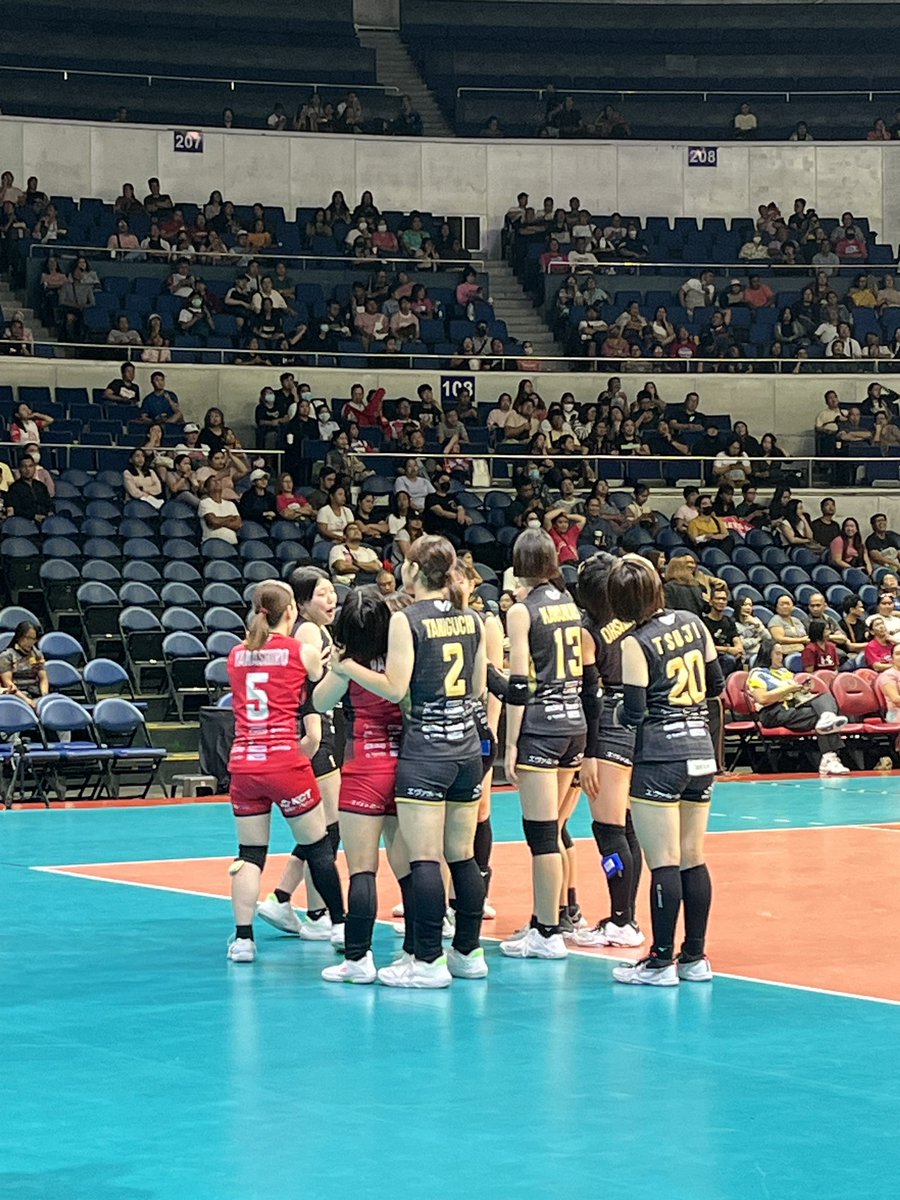 News5PH's tweet photo. Nasungkit ng #Kurashiki #Ablaze ang bronze medal sa #PVL #InvitationalConference matapos talunin ang #EST Cola sa tatlong sets, 25-22, 26-24, 25-20.

Susunod na maghaharap ang #Cignal at #Creamline para sa gold medal match. #News5 https://t.co/o9twyXO2re
