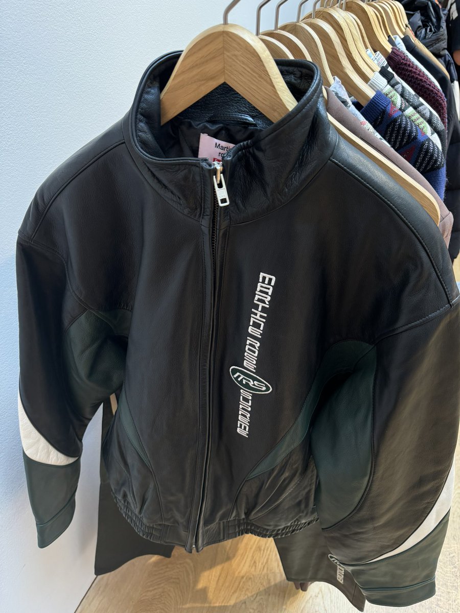 Supreme Drops tweet media