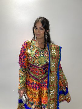 forostoreros's tweet image. #ForosToreros Política internacional 
Este es el traje tradicional de las mujeres afganas. El burka es una imposición de principios del siglo XX #DoNotTouchMyClothes 
#AfghanistanCulture 
#AfghanWomen