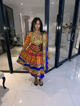 forostoreros's tweet image. #ForosToreros Política internacional 
Este es el traje tradicional de las mujeres afganas. El burka es una imposición de principios del siglo XX #DoNotTouchMyClothes 
#AfghanistanCulture 
#AfghanWomen