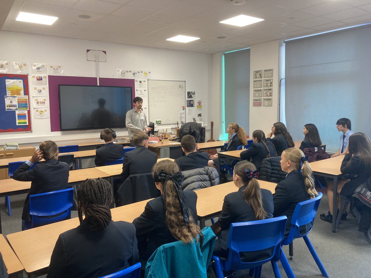 dlsmfl's tweet photo. Today we welcomed Aiden Dillon, a former pupil,  who is studying languages at Oxford University. Thank you for sharing your learning journey with our students and the opportunities language learning have given you. @DLS_StHelens @UniofOxford #Languages #Careers https://t.co/3o0KVZ3aCS