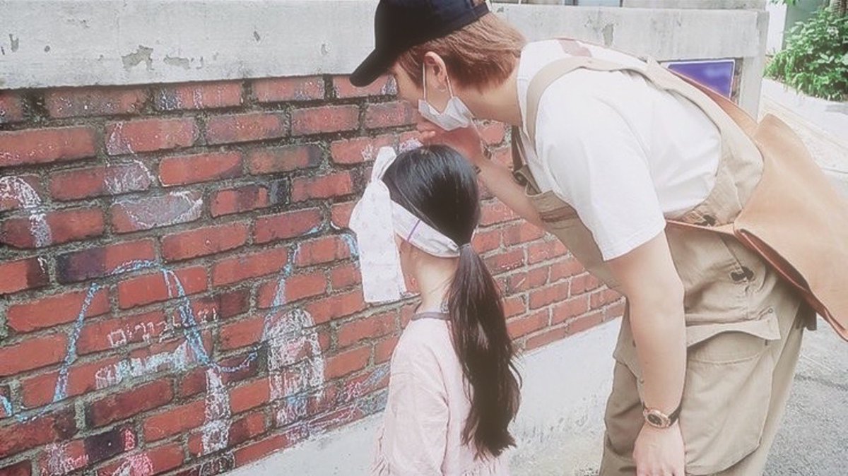 EB0YRM's tweet photo. namjoon is so girl dad coded <3 https://t.co/Ka1BojIKfI