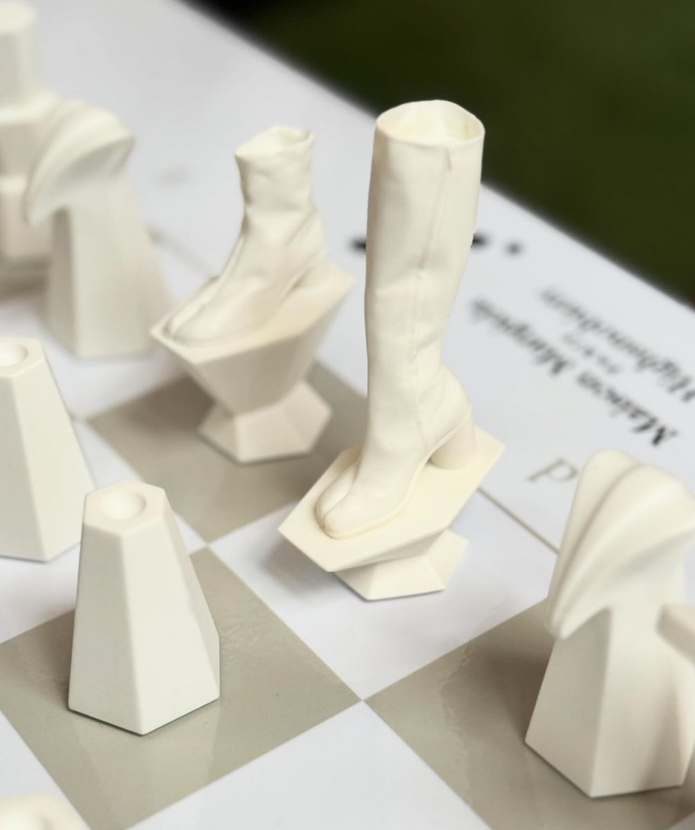 StreetFashion01's tweet photo. Maison Margiela Tabi Chess Set (2024) https://t.co/l6jE08JdFN