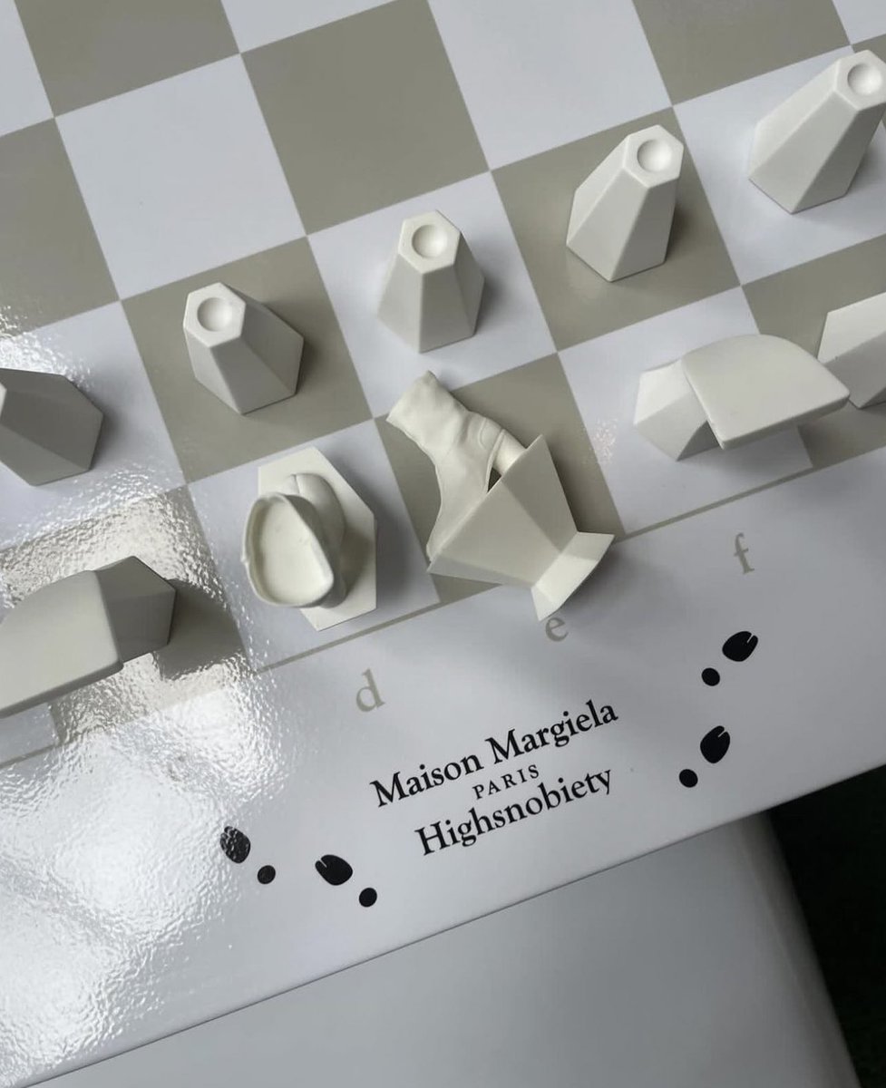 StreetFashion01's tweet photo. Maison Margiela Tabi Chess Set (2024) https://t.co/l6jE08JdFN