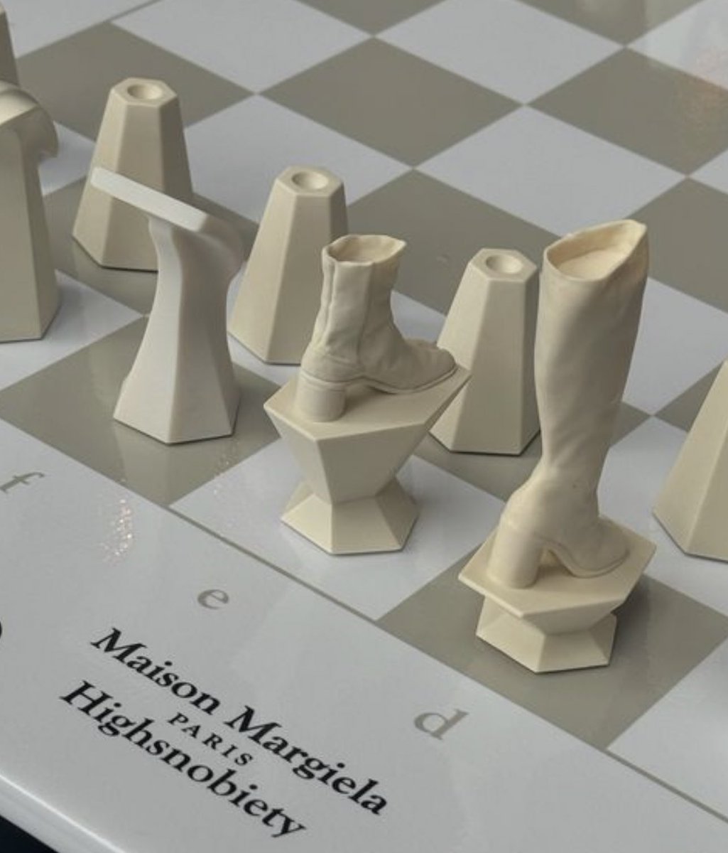 StreetFashion01's tweet photo. Maison Margiela Tabi Chess Set (2024) https://t.co/l6jE08JdFN