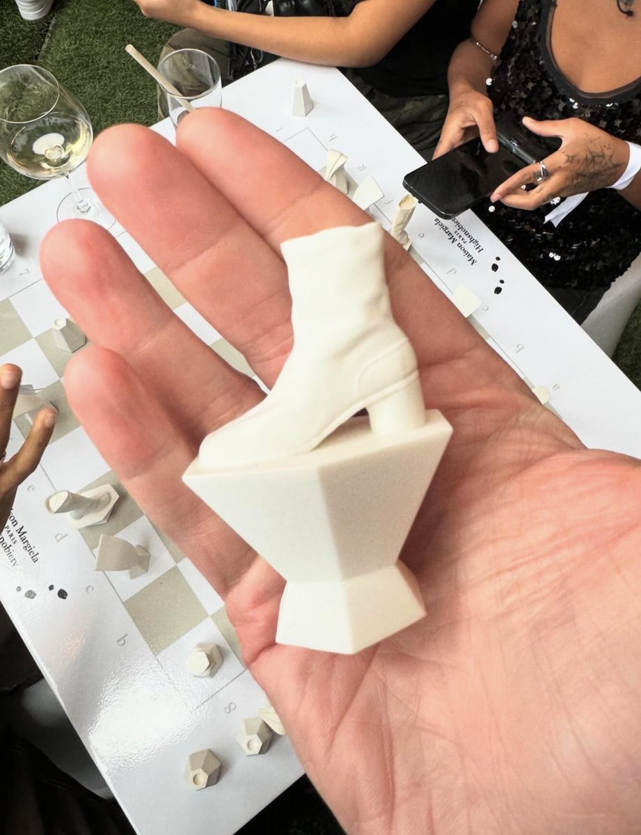 StreetFashion01's tweet photo. Maison Margiela Tabi Chess Set (2024) https://t.co/l6jE08JdFN