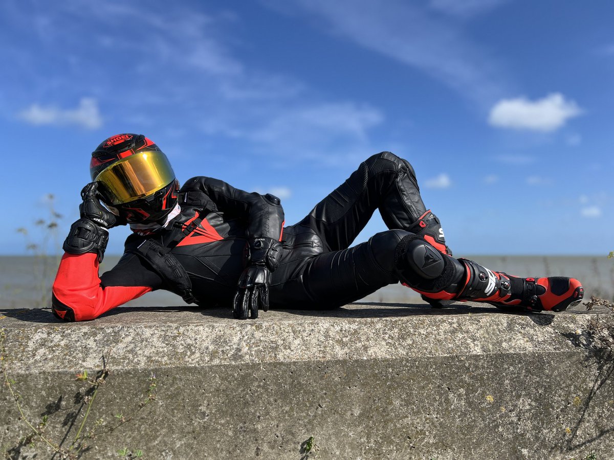 Relaxing in the sun by the sea 😋

📷: <a href="/Vowxypup/">Vowxypup</a>