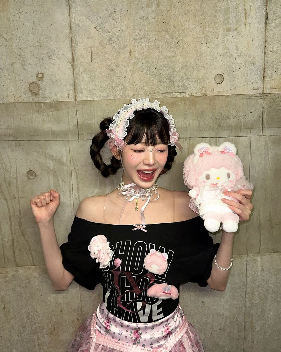ivepics_'s tweet photo. wonyoung instagram update https://t.co/pTfiRebBo4