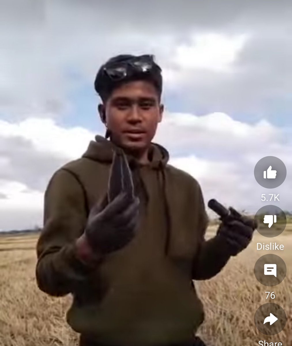 Diggi_digger's tweet photo. @koubru_lakpa @hindupost Yeah put one hook on yourself also and fly with this PLA Meitei militant who is attacking Indian army https://t.co/RDsc45Caom
