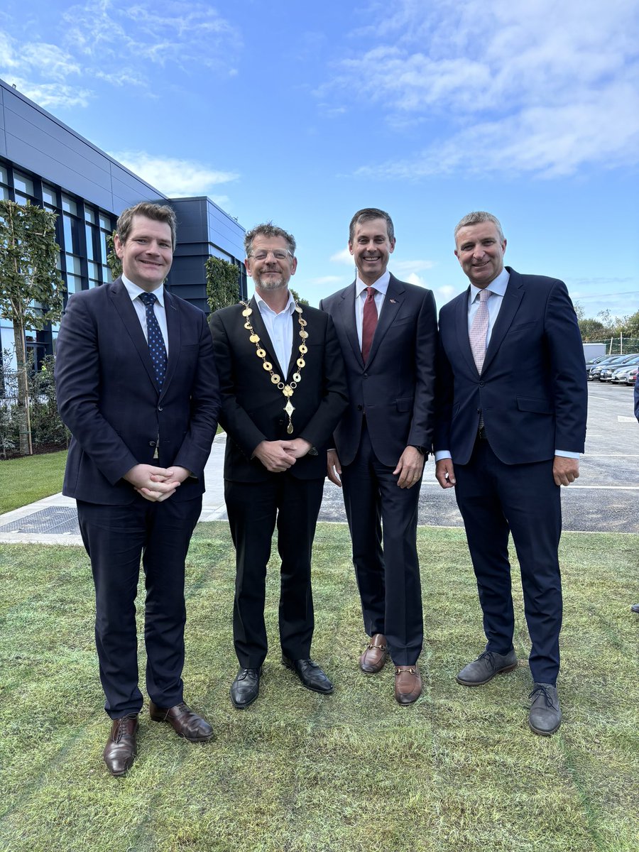 Delighted to be at <a href="/EliLillyandCo/">Eli Lilly and Company</a> in Raheen today where they have announced a doubling of investment to €2billion in the Raheen facility and a projected incase of the workforce by 150 to a projected total of 450.