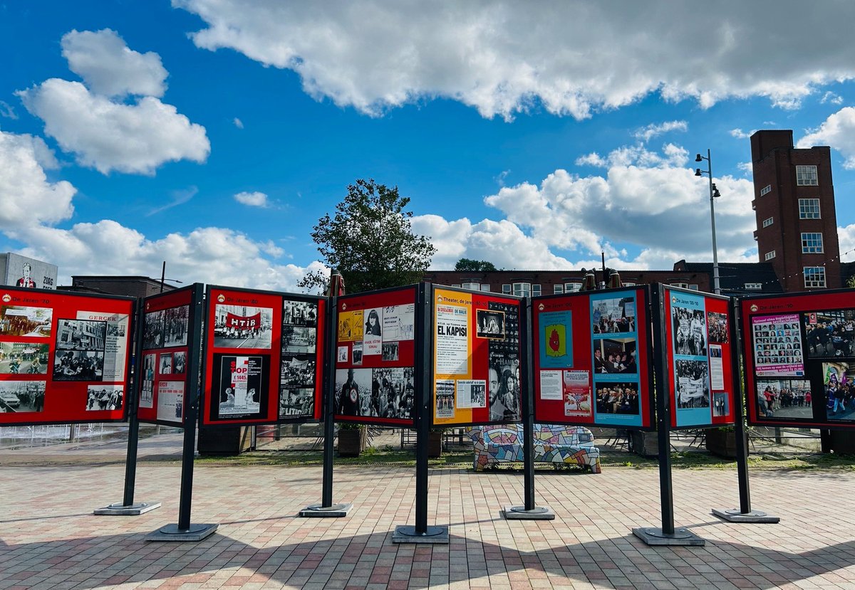 Deze expositie op het Mercatorplein toont het verhaal van 60 jaar Turkse migratie dewestkrant.nl/60-jaar-turkse…
15 okt bij Podium Mozaiek podiummozaiek.nl/programma/deta…
en 14 nov podiummozaiek.nl/programma/deta…
17 okt debat in De Balie debalie.nl/programma/60-j…
#Amsterdam #020west #Turkije #Migrant🇳🇱🇹🇷