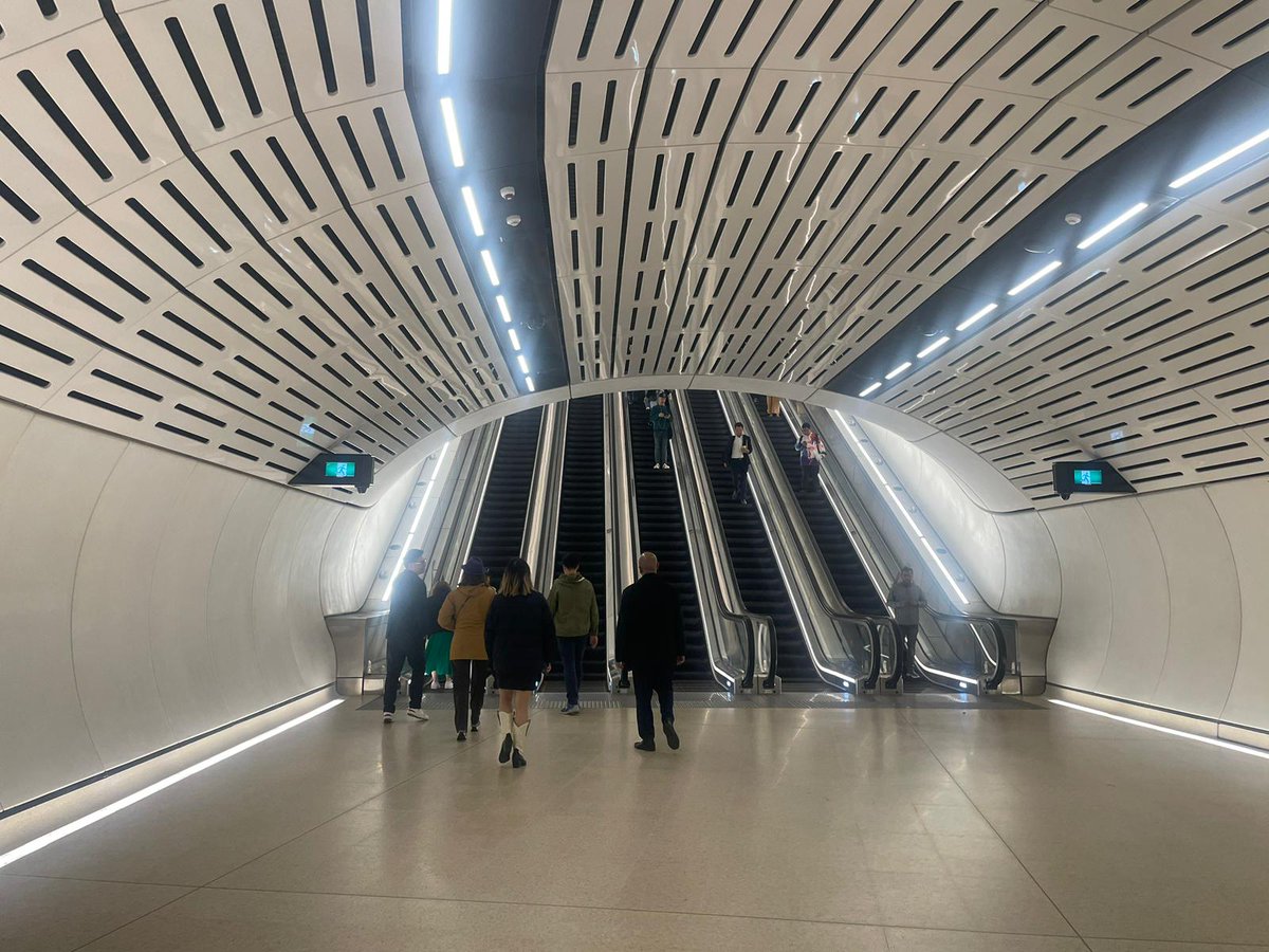 ivanip80's tweet photo. Fantastic way to get between destinations ... the new Sydney Metro stations were fantastic!  #ctbuhwalks https://t.co/2jEBNWfL0H