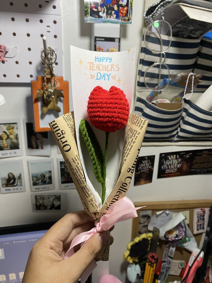 zahniverse's tweet photo. ‼️ crochet mini tulip and daisy flower bouquet! #zahcrafts 

perfect handmade gift to celebrate and thank the amazing educators in our lives! #TeachersDay #Handmade

tulip - 80php
daisy - 65php

pls reply or dm to avail!

t. wts lfb ph crochet items flower bouquet tulip gift https://t.co/HIEeZwKNqR