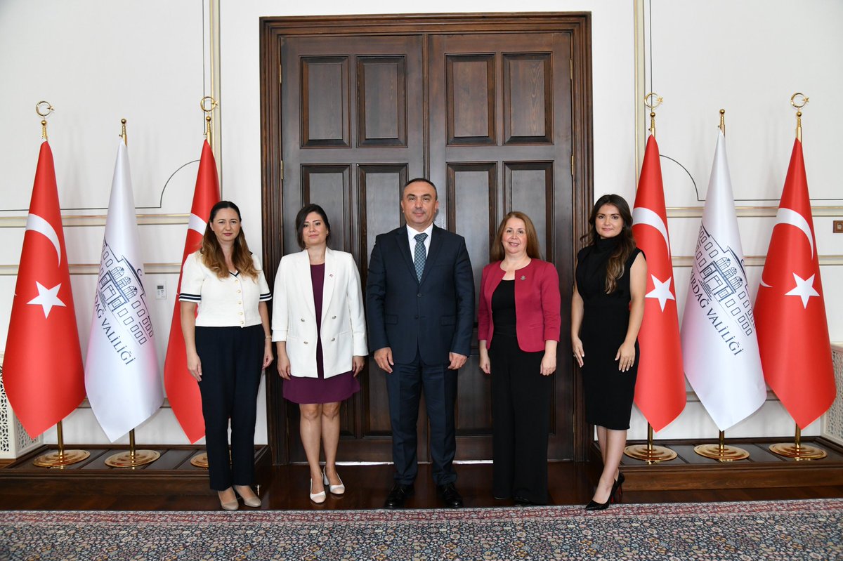 Kuruluşumuzun 30. Yıl dönümü olan bugün, 
Trakya Bölge Koordinatörümüz Sevtap Engin, Kampüs Müdürümüz Çisem Sev, Anadolu Lisesi Müdürümüz Serap Hallaç ve Kurumsal İletişim Yöneticimiz Serpil Bozkurt, Tekirdağ Valimiz Sayın Recep Soytürk’ü makamında ziyaret ettiler.