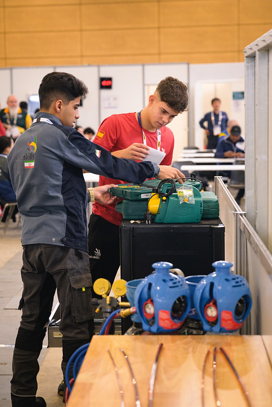 🥇🥈🥉 Segunda jornada de competición en <a href="/WorldSkills/">WorldSkills</a>. 

🇪🇸🇪🇸Nuestros campeones y campeonas de <a href="/Spainskills_fp/">Spainskills</a> siguen demostrando talento, esfuerzo, compañerismo y mucha concentración. 🇪🇸🇪🇸

💪#teamspain 🫶Vamos!!!#Worldskills24 #Lyon