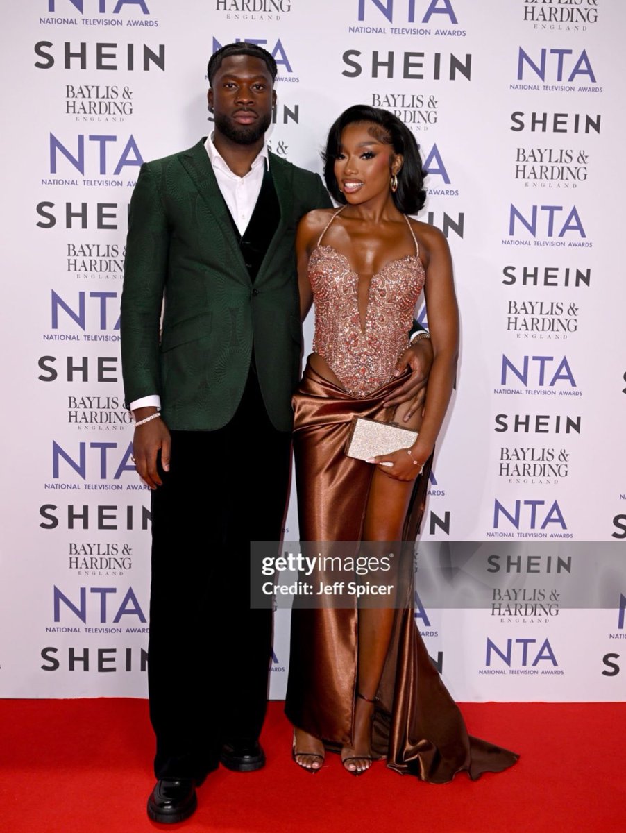 sanaravishing's tweet photo. The ONLY 2 couples to actually EAT at the NTAs Red Carpet in the last 2 years, everyone else is a CHOP i fear 

#LoveIsland https://t.co/8tdUyVLNTh
