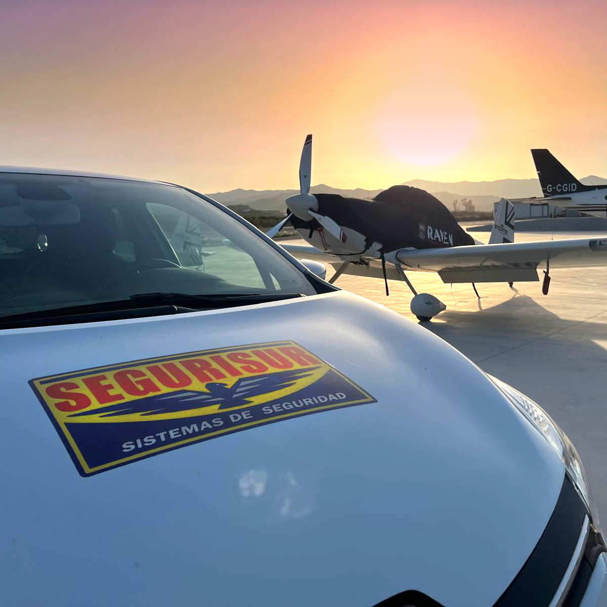 Los aviones  de la IX edición del Festival Aéreo de Torre del Mar estuvieron fuertemente custodiados por nuestros vigilantes en el Real Aeroclub de Vélez Málaga.

Si necesitas servicio  de vigilancia no dudes en segurisur.com y rellenar nuestro formulario de cliente.