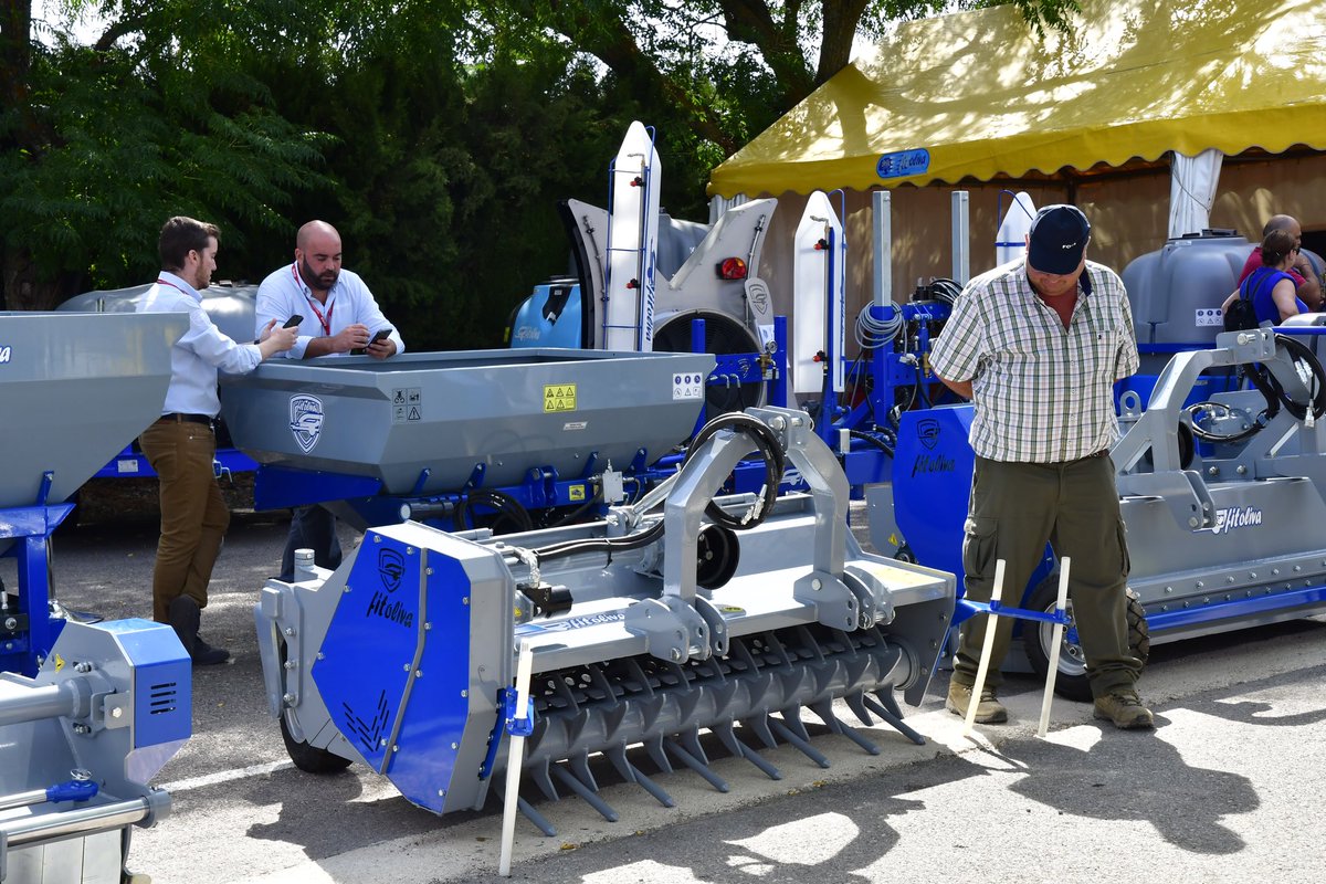 🚜 FEMA 2024 🚜 | Este es el ambiente que se respira en los diferentes stands de la <a href="/femaubeda/">Feria de Maquinaria Agrícola de Úbeda</a> hoy jueves día 12 de septiembre.

✅ ¿Te lo vas a perder?

@ayuntamiento_ubeda @diputacionjaen <a href="/agriculturand/">Consejería AgriPesca</a> <a href="/cajaruraldejaen/">CRJaen</a>