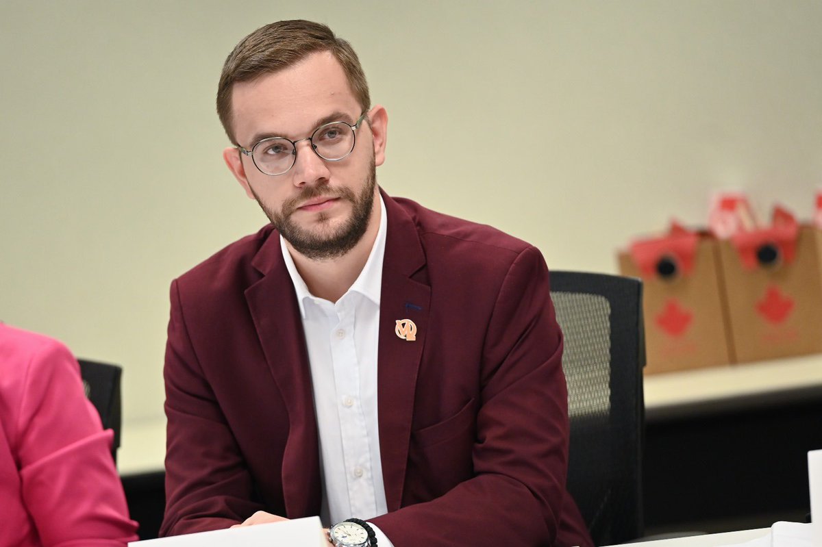 JMiliic's tweet photo. Prvu zvaničnu posetu 🇨🇦 nastavili smo posetom #ventureLAB , gde smo razgovarali sa #HughChow , CEO ove važne državne organizacije koja predstavlja vodeći inovacioni centar u Kanadi, čiji je cilj jačanje saradnje u oblasti visokih tehnologija i inovacija. #nitra #srb #ca https://t.co/e5OSlffPMZ