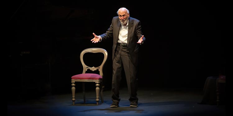 #Cultura | Héctor Alterio abre el telón del Teatro Salón Cervantes en la nueva temporada con «Una pequeña historia»
#Teatro #ESCENA #alcaladehenares <a href="/ernesto_alterio/">Ernesto Alterio</a> <a href="/MalenalterioWeb/">Web Malena Alterio</a> <a href="/SantiagoAlonso_/">Santiago Alonso</a> 
 diariocomplutense.es/hector-alterio…