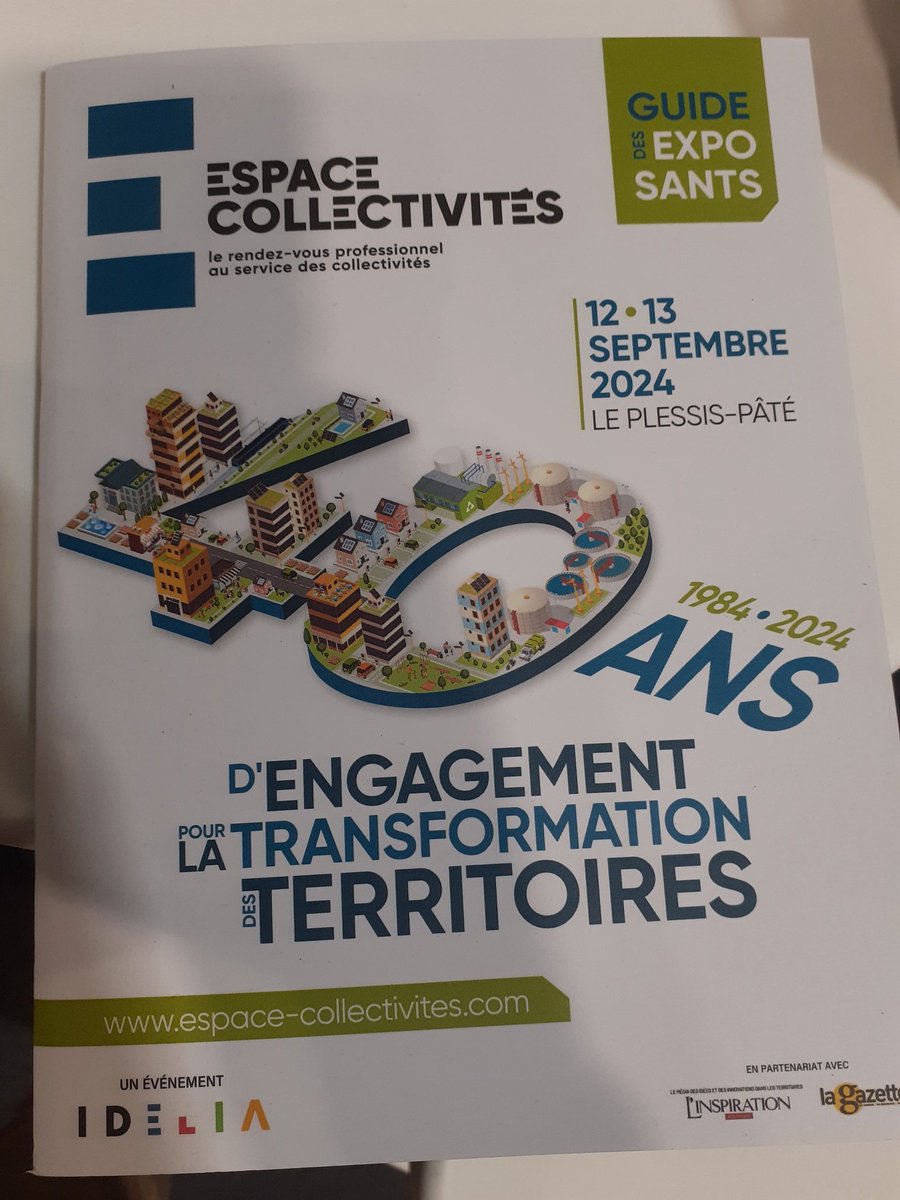 JeromeMonamy's tweet photo. Ouverture de l'espace collectivités au #pléssis_pâté.
Apres un voyage en train de nuit jusqu'à @FetedelHumanite  début d'un week-end de débat, de rencontre et d'amitiés https://t.co/jubXxco3pH